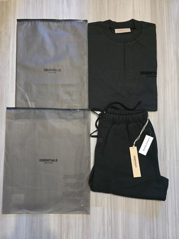 Ensemble essential noir taille M neuf AUTHENTIQUE 