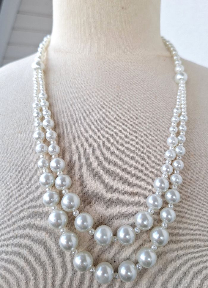 COLLIER A PERLES BLANCHES DOUBLE RANGEES