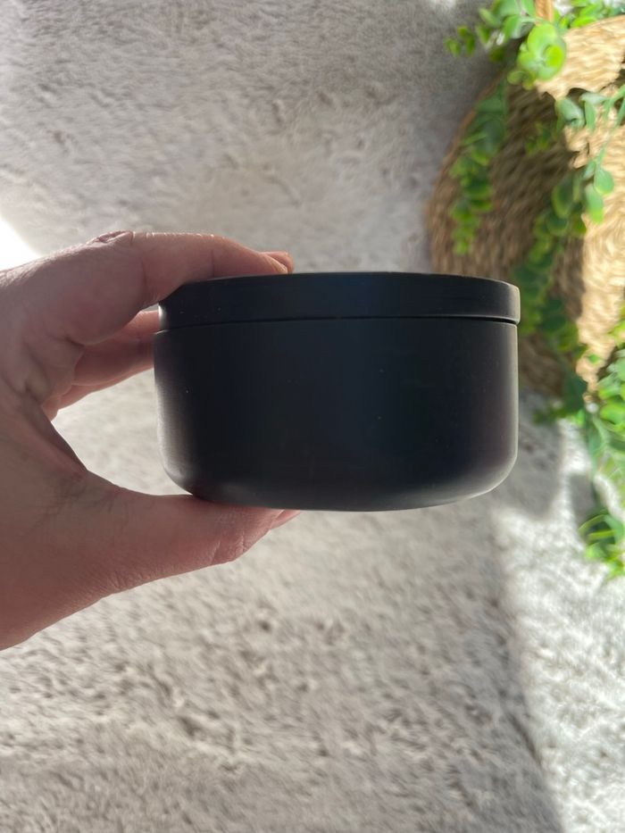 Petite boîte en bois ronde noir mat - H&M home - photo numéro 5