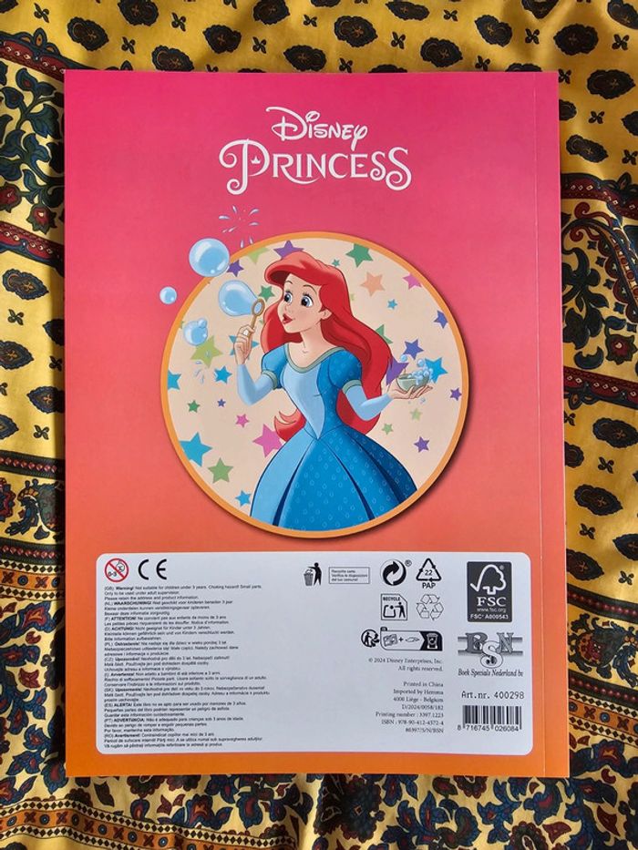 Cahier de coloriage xxl + stickers princesses disney - photo numéro 2