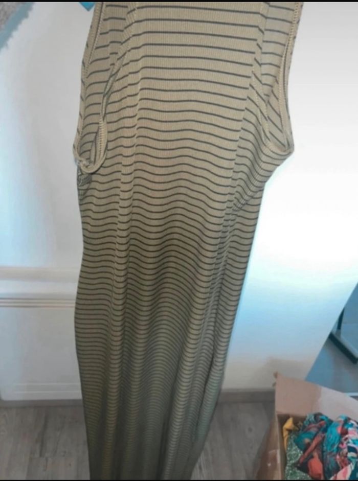 Longue robe échancré - photo numéro 6