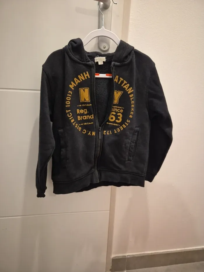 Sweat zippé à capuche