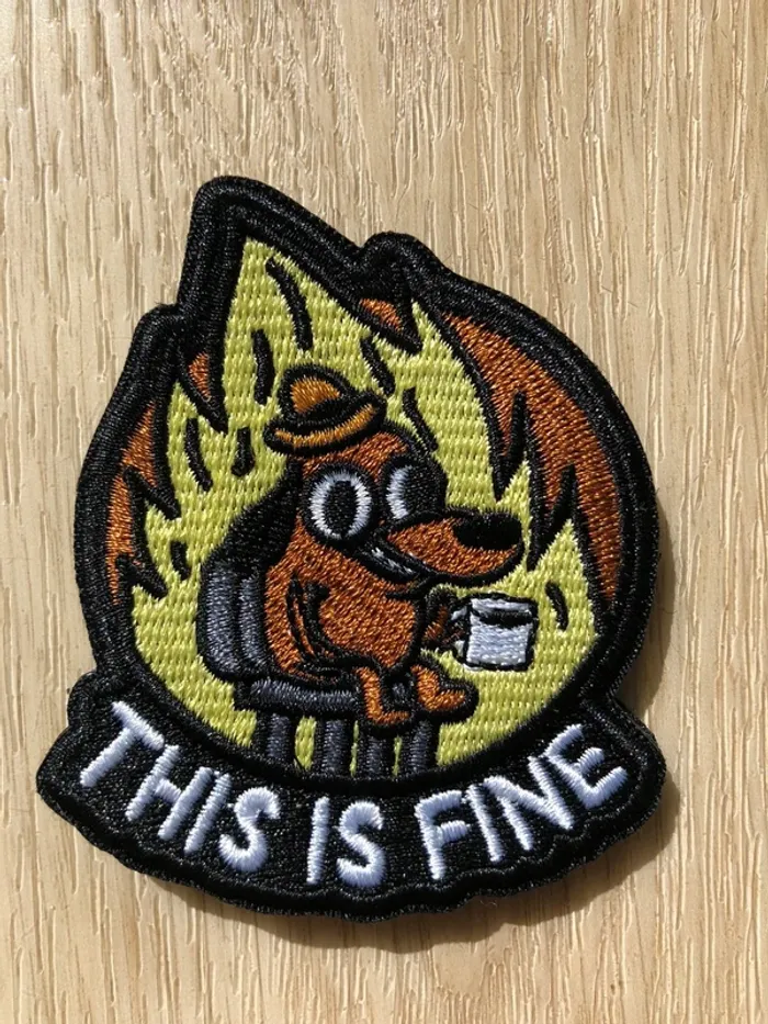 Patch écusson brodé chien camping neuf