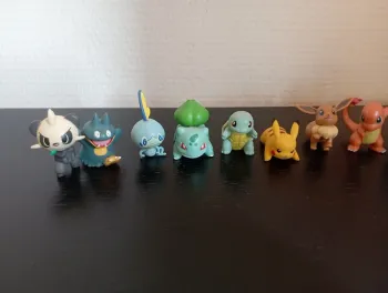 Lot de figurines pokemon