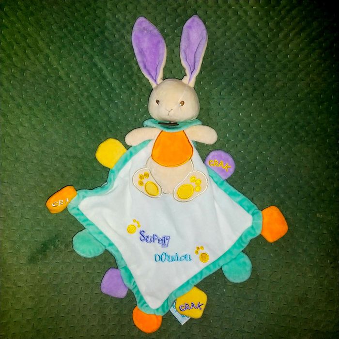 Super doudou plat lapin tête grelot multicolore Baby nat