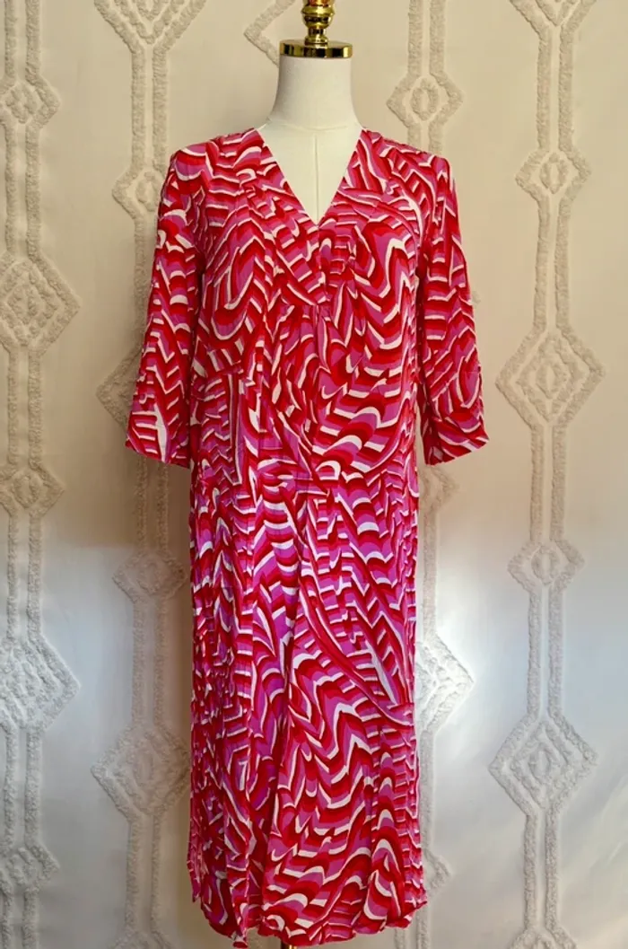 Robe graphique rouge rose ZARA – Taille XS – Coupe fluide mi-longue – Motif psyché rétro