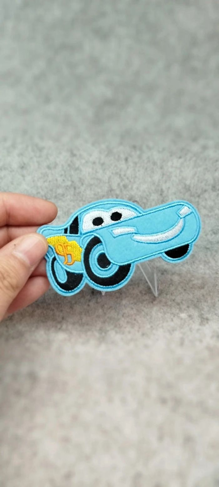 🍄 écusson voiture bleu - photo numéro 2