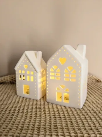 Jolie maison lumineuse avec éclairage led - NEUVE