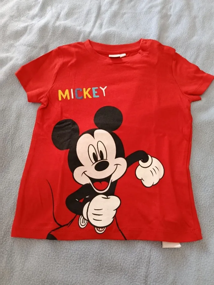 Tee-shirt Mickey jamais porté 18mois