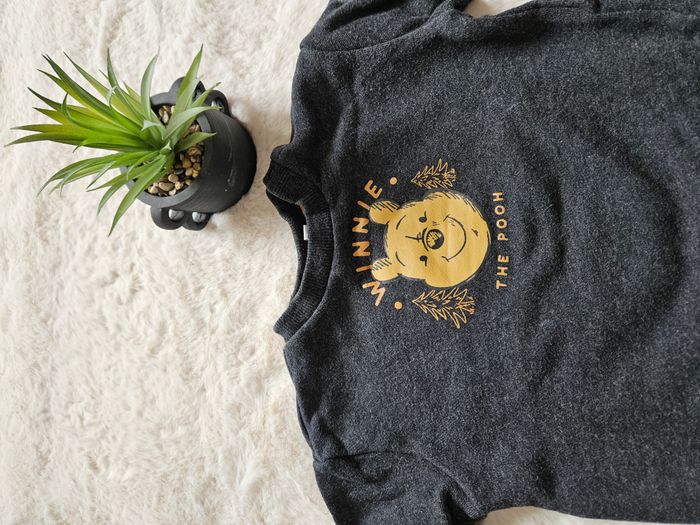 🌟Disney - Pull Winnie - Taille 24 mois - Comme Neuf - photo numéro 2