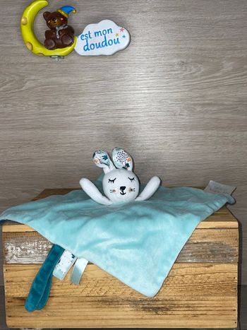 DIV394 doudou lapin 🐰 ostaria
