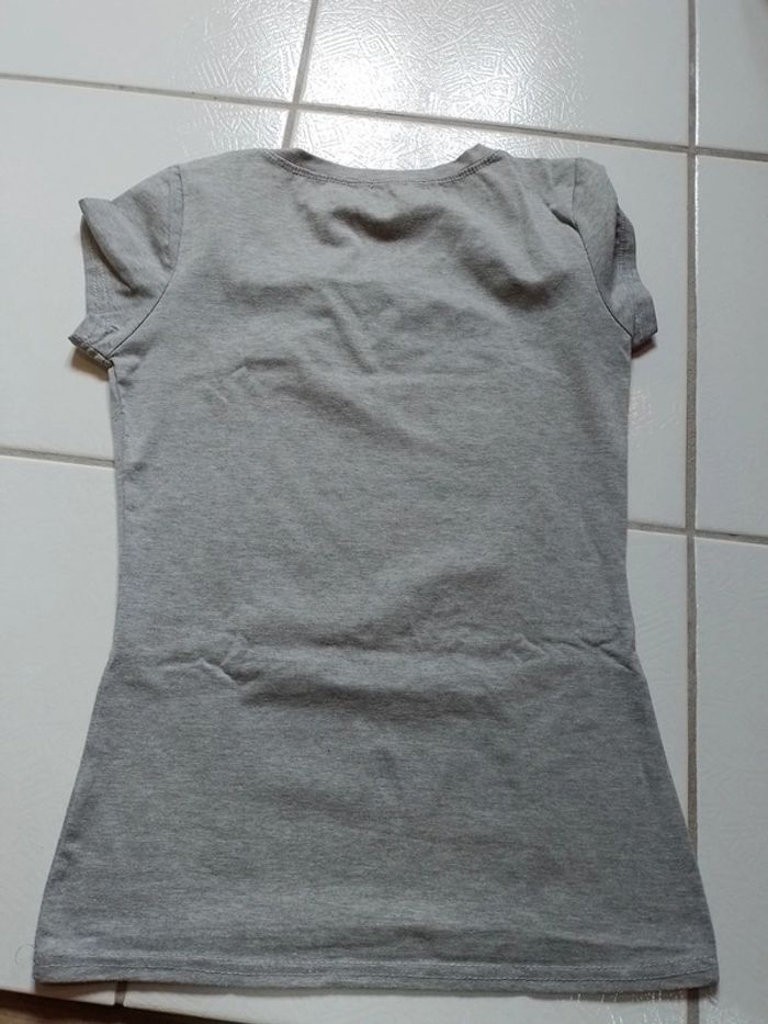 T-shirt gris femme motif drapeaux sur lèvres - photo numéro 8