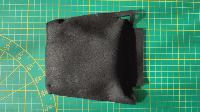 Tapis du coffre 100D pièce détachée Porsche 911 Carrera RS 2.7 1/8 1/8ème Altaya #B37 - photo numéro 2