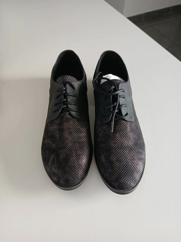 Chaussure noire avec reflets - photo numéro 2