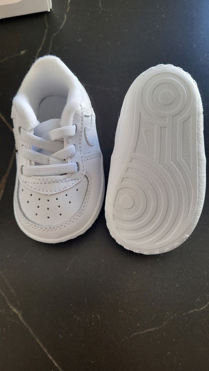 Basket Nike force1 taille 18,5 - photo numéro 6
