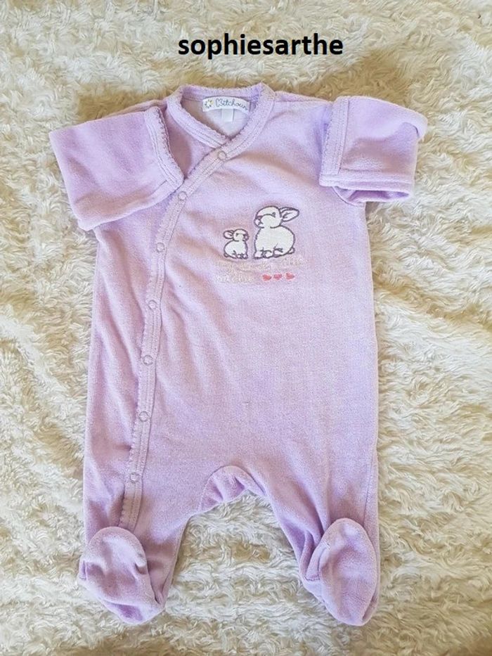 lot de 4 pyjamas mais je vends à l'unité fille 3 mois