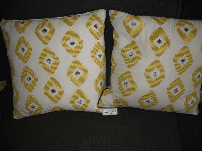 LOT DE 2 COUSSINS BLANC A MOTIFS "COTÉ DÉCO" - 40 x 40 cm - n°02