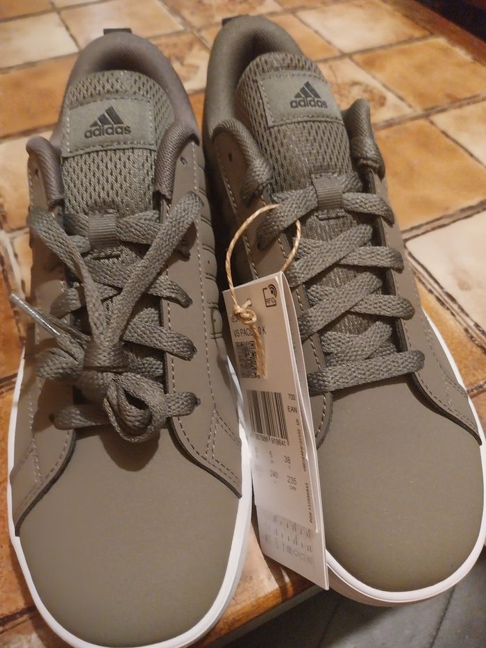 Baskets adidas couleur kaki pointure 38 neuves dans sa boîte - photo numéro 3