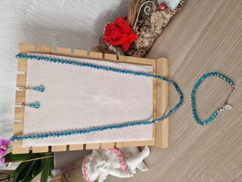 Parure de bijoux en perles de verre turquoise Zabok