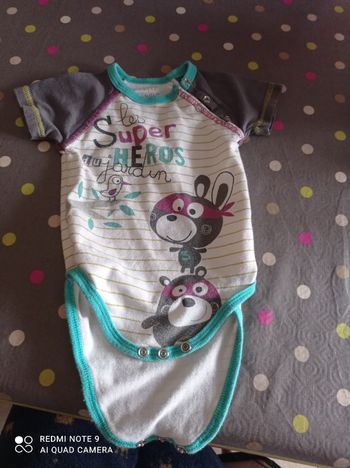 Body 6 mois bon état