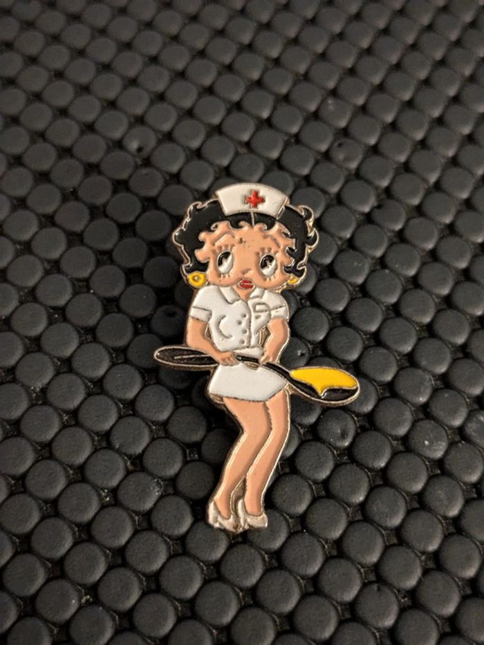 Pin's Betty Boop Infirmière