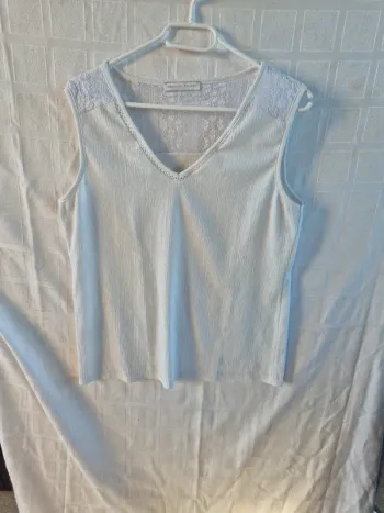 débardeur à dentelle taille 38