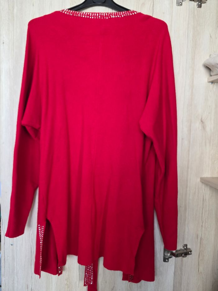 GILET FEMME ROUGE AVEC CEINTURE STRASS TAILLE UNIQUE D'UN 34/40 MARQUE MOOCCI - photo numéro 3