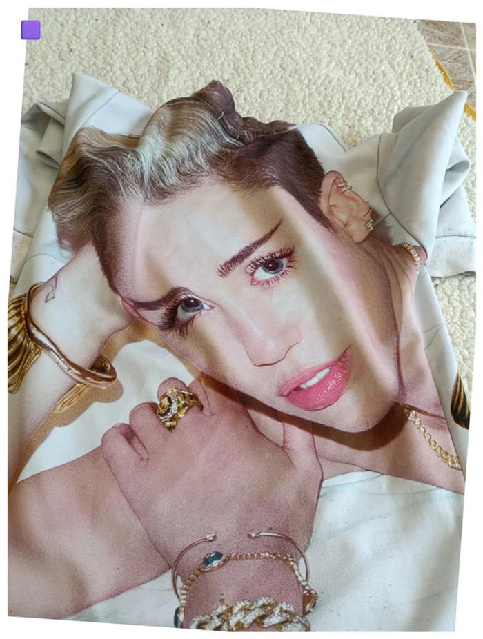 Sweat imprimé Miley cyrus – arty, tendance, streetwear celebrity - photo numéro 5