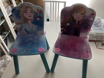 Chaises en bois, Disney