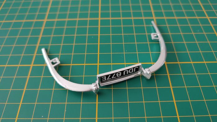 Pare-chocs arrière pièce détachée miniature jaguar type E 1961 1/18 burago #B38 - photo numéro 2