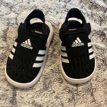 Sandale Adidas bébé Garçon taille 21