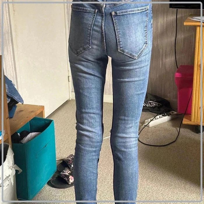 Jeans troués taille 34 marque Zara - photo numéro 3