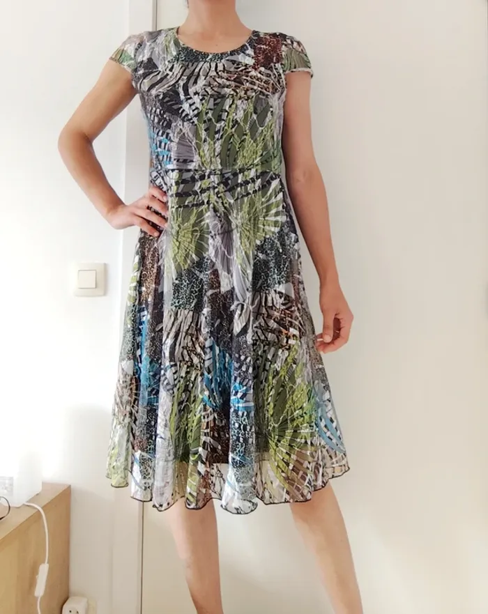 Belle robe d'été évasée Pause Café motifs jungle 38 très bon état - photo numéro 3