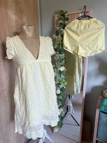 Jolie robe broderie anglaise et short assorti femme