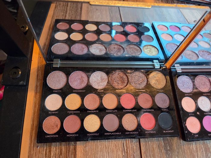 Lot de 2 palettes maquillage ombres a paupieres revolution - photo numéro 2