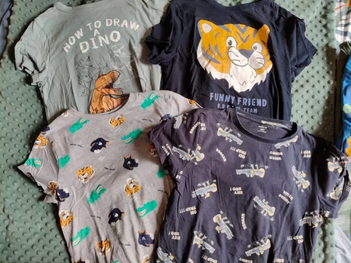Lot de 4 Tshirts à motifs animaux (tigre, dinosaure) garçon taille 12 ans kiabi