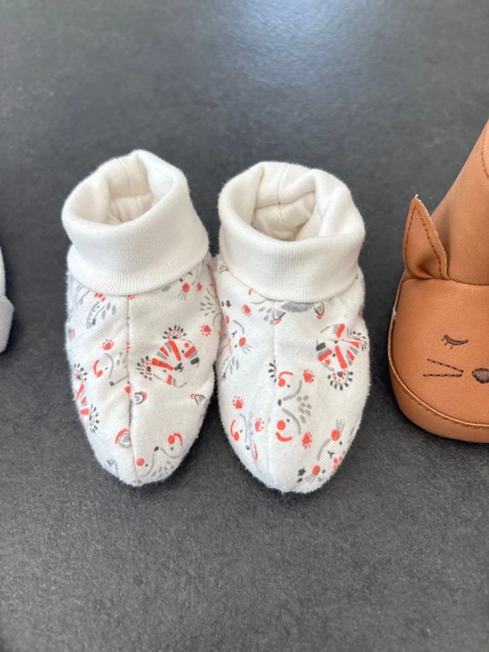 Lot bonnets naissance + chaussons - photo numéro 3
