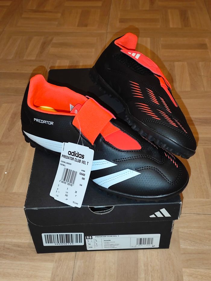 Magnifiques chaussures foot adidas predator taille 38