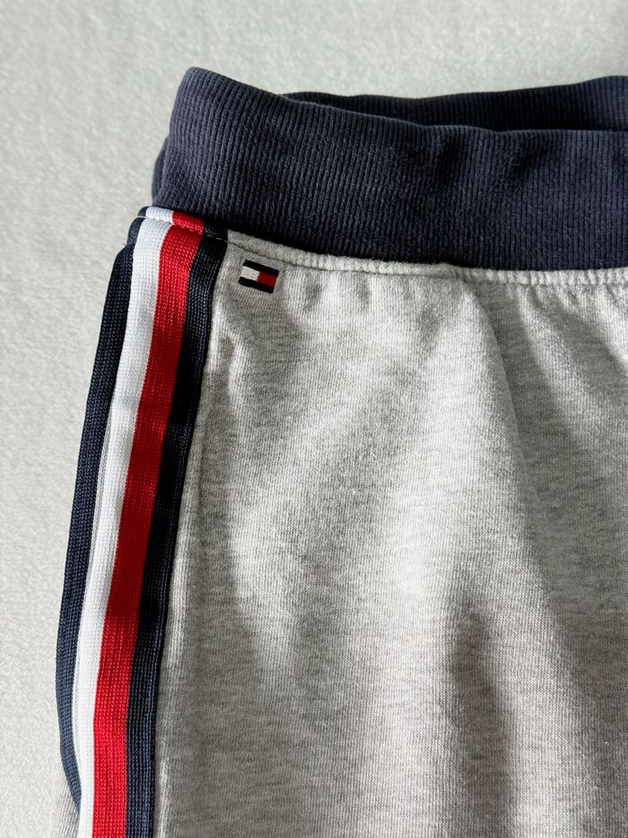 Pantalon de sport jogging coton gris Tommy Hilfiger taille L enfant ( 16-18 ) en très bon état - photo numéro 4