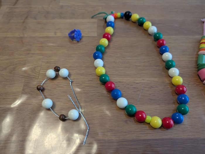 Lot de bijoux fille
2 colliers en perles bois - photo numéro 7