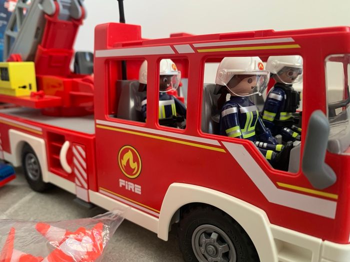 Playmobil camion de pompier - photo numéro 4