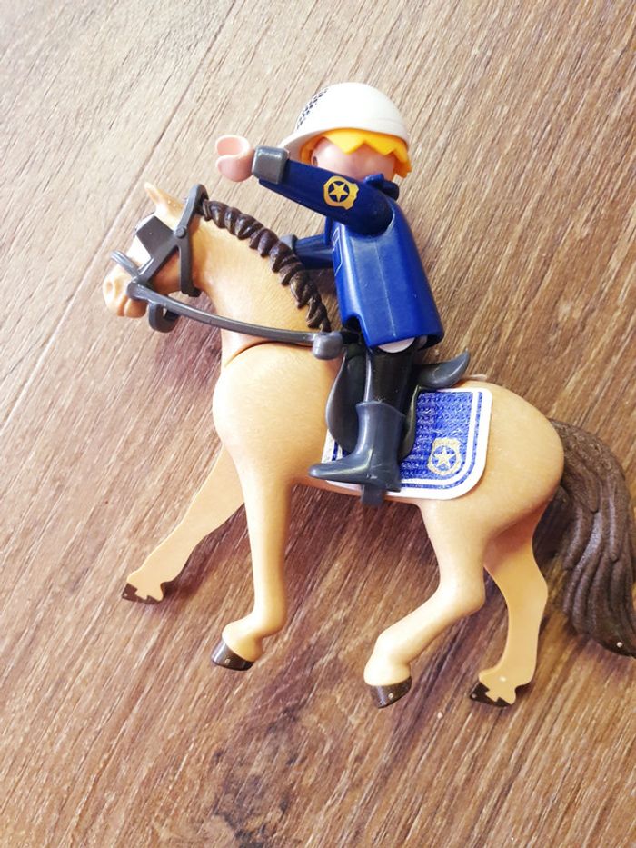Playmobil - Policier à cheval - photo numéro 4
