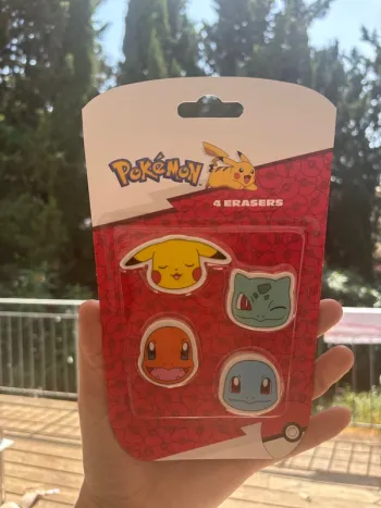 Lot 4 gommes Pokémon