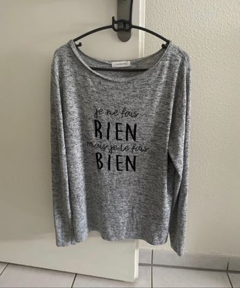 Haut gris cache cache