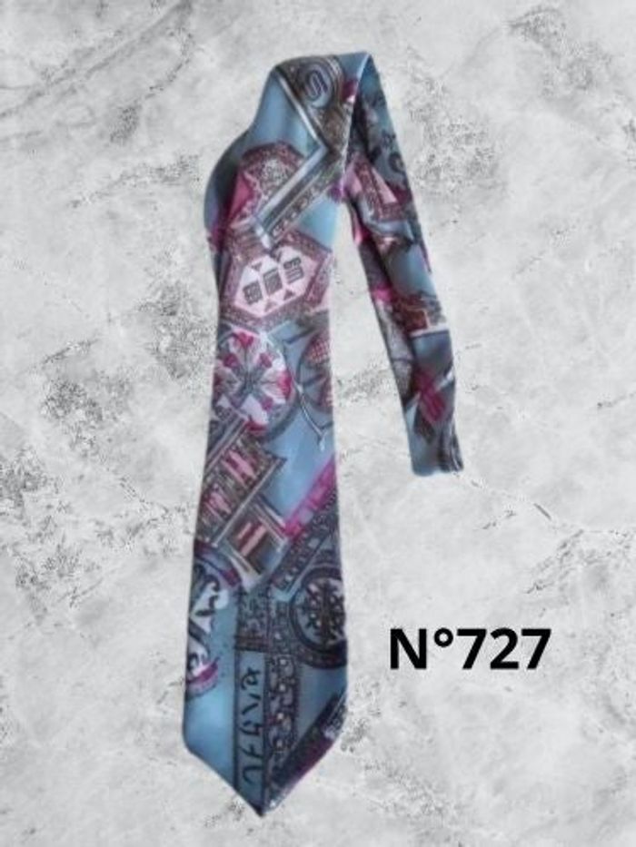 N°727 Cravate multicolore/bleu.