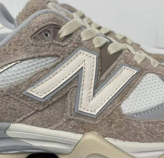 New Balance 9060 taille 44 - photo numéro 7