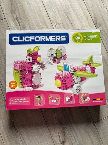 Neuf jeux de construction clicformers