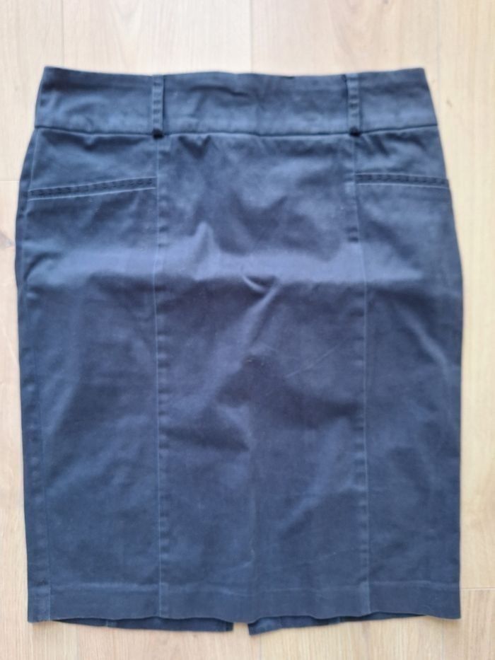 Lot 8 vêtements taille 38, 2 tee-shirts manches longues, 3 jupes, 1 boléro, 2 nuisettes satinées. - photo numéro 9
