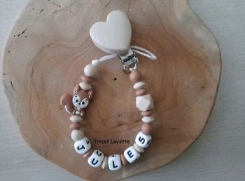 Attache tétine écureuil