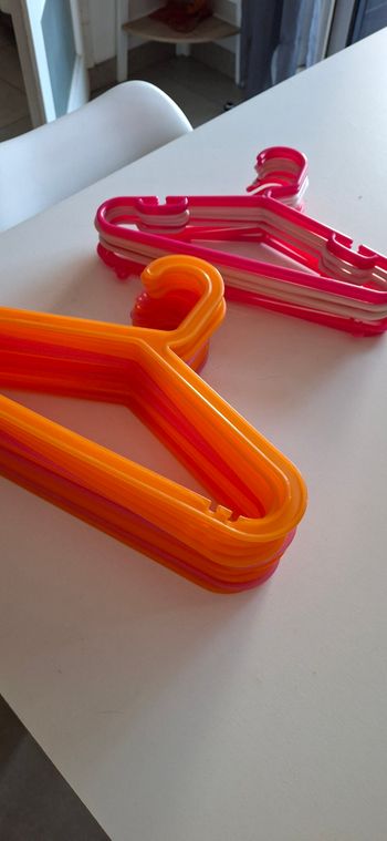 Lot de cintres enfants 